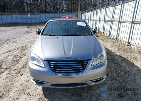 2014 Chrysler 200 Limited z USA, uszkodzony, nr VIN 1C3BCBFG2EN138024